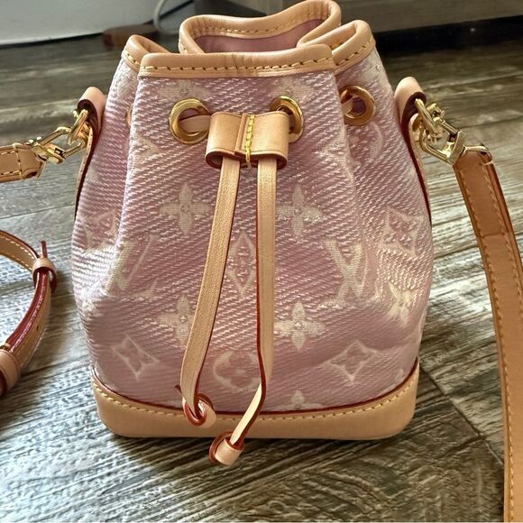 Louis Vuitton Pink Monoglam Neo Noe Nano Limited Edition Bag - Picture 13 of 15